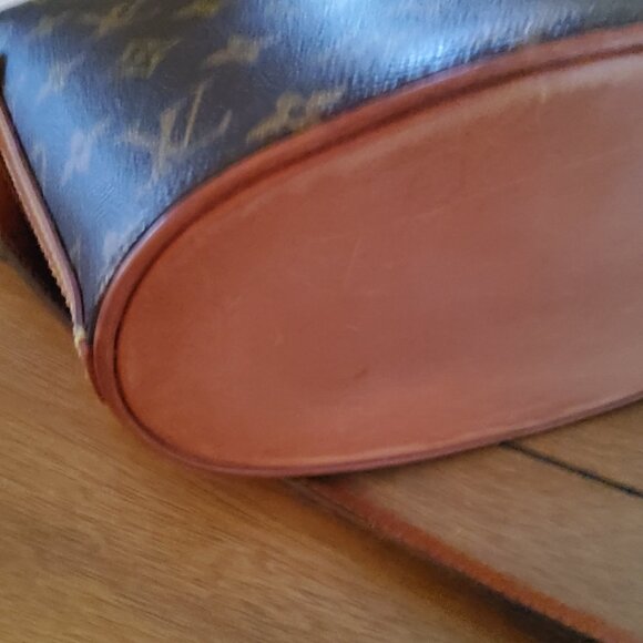 Louis Vuitton Drouot Crossbody Handbag - Picture 3 of 16